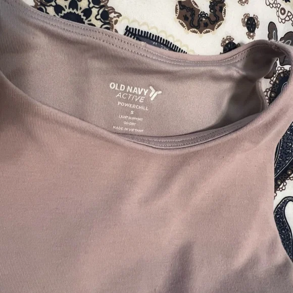 Matching Old Navy workout set size S. NWT green bike shorts, 2 longline bras - Picture 10 of 15